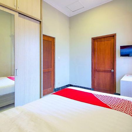 Oyo 1195 The Doctor'S Guest House Syariah Kejayan Екстериор снимка