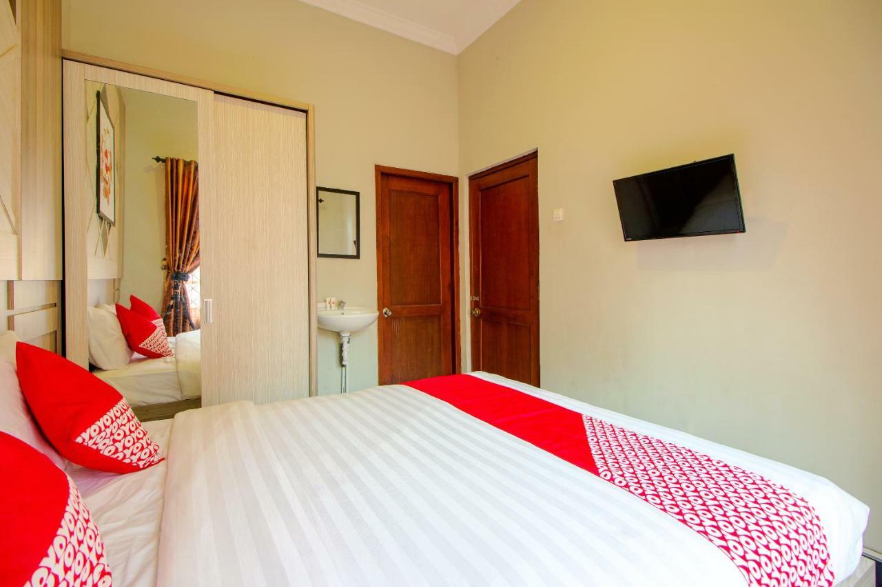 Oyo 1195 The Doctor'S Guest House Syariah Kejayan Екстериор снимка