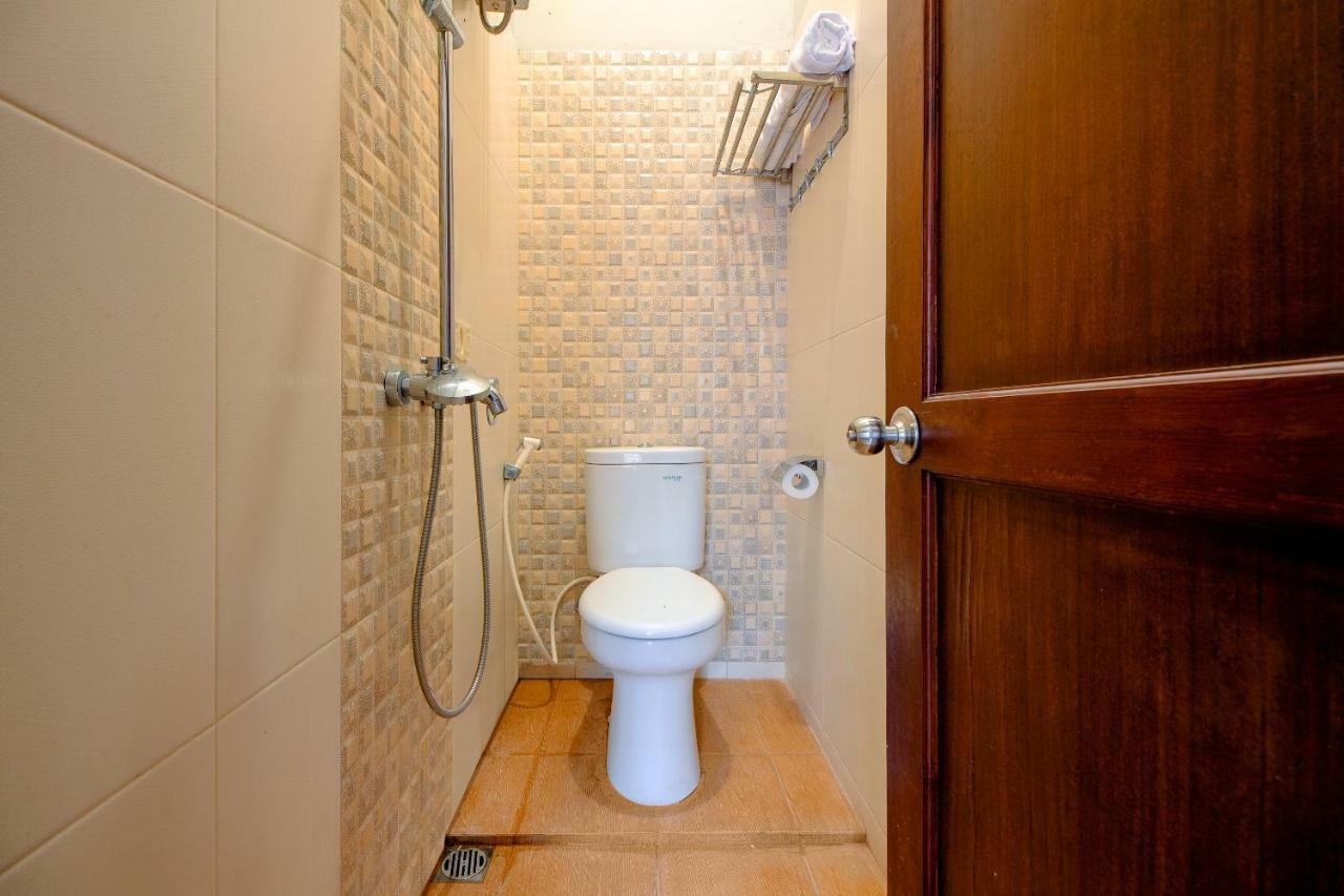 Oyo 1195 The Doctor'S Guest House Syariah Kejayan Екстериор снимка