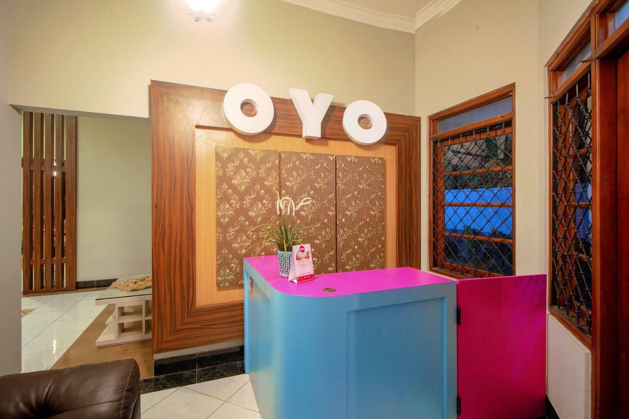 Oyo 1195 The Doctor'S Guest House Syariah Kejayan Екстериор снимка