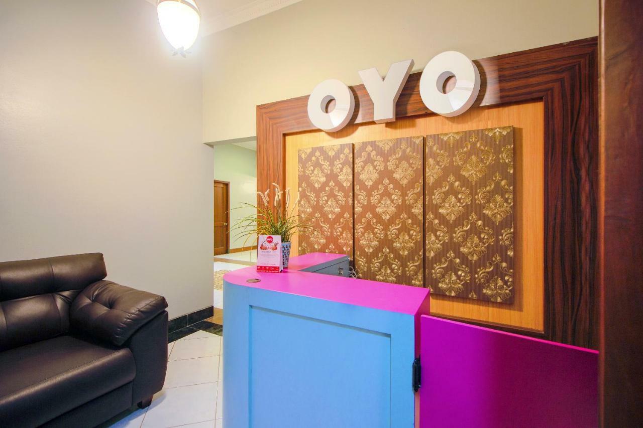Oyo 1195 The Doctor'S Guest House Syariah Kejayan Екстериор снимка
