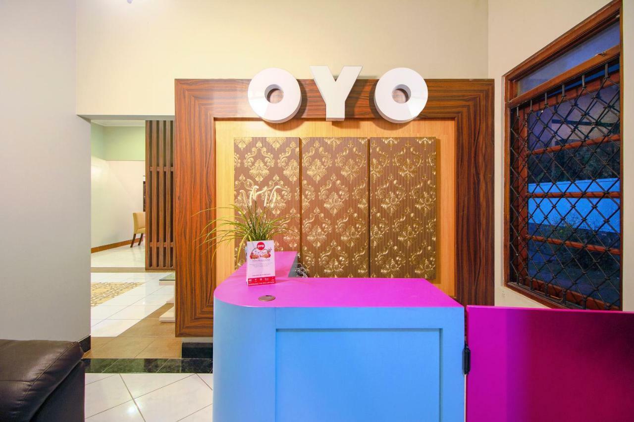 Oyo 1195 The Doctor'S Guest House Syariah Kejayan Екстериор снимка