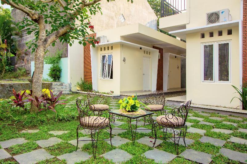 Oyo 1195 The Doctor'S Guest House Syariah Kejayan Екстериор снимка