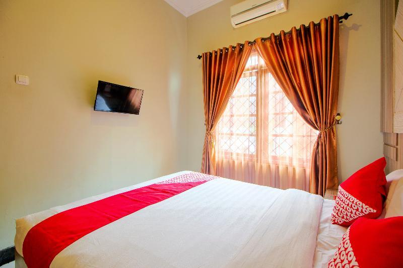 Oyo 1195 The Doctor'S Guest House Syariah Kejayan Екстериор снимка