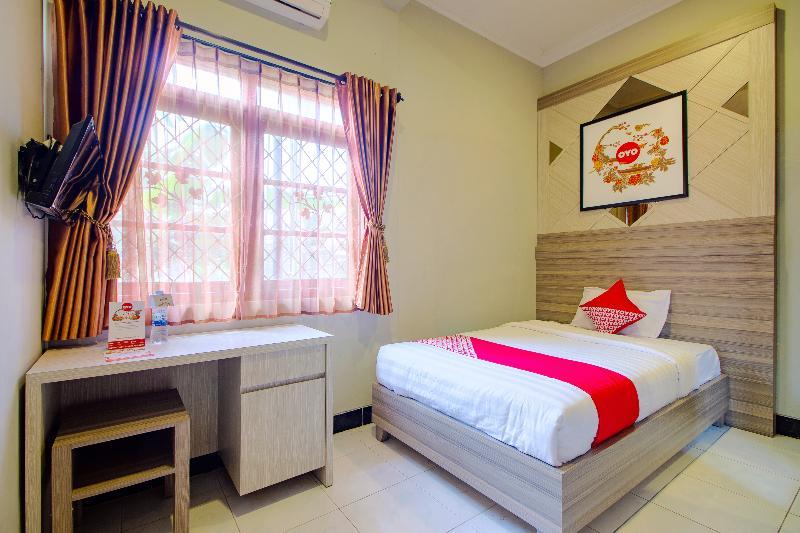 Oyo 1195 The Doctor'S Guest House Syariah Kejayan Екстериор снимка