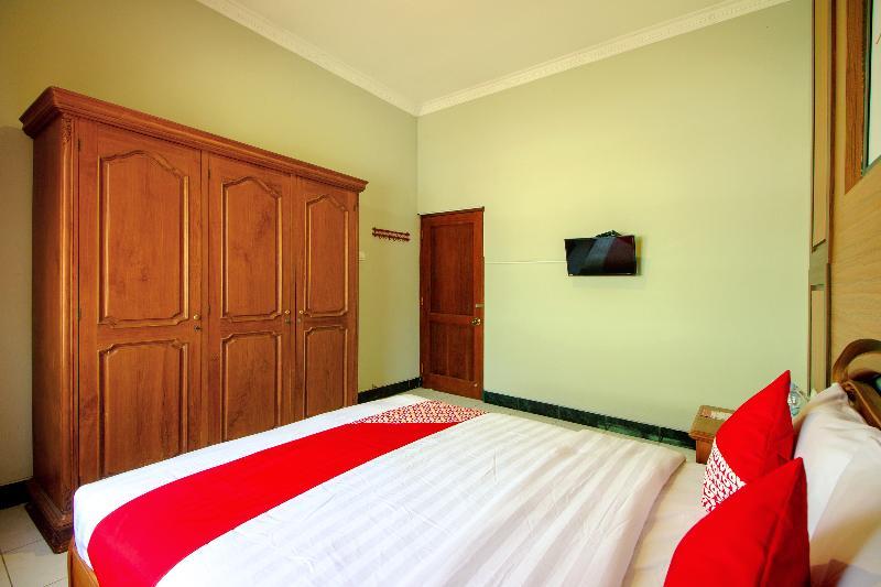 Oyo 1195 The Doctor'S Guest House Syariah Kejayan Екстериор снимка